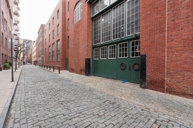 136 N Bread St in Philadelphia, PA - Building Photo - Building Photo