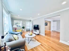 33 Elm Tree Pl in Stamford, CT - Building Photo - Building Photo