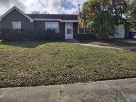 399 Manly Ave in Sebastian, FL - Building Photo