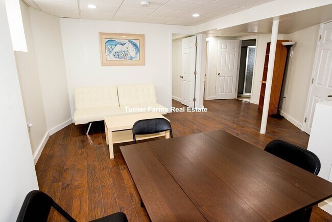 17 Sunset St, Unit 1 in Boston, MA - Foto de edificio - Building Photo