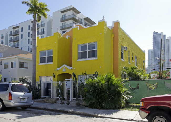 418 NE 26th St in Miami, FL - Foto de edificio - Building Photo