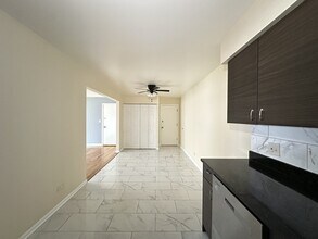 622 Lincoln Ave, Unit 301 in Addison, IL - Foto de edificio - Building Photo