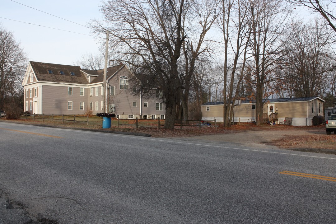 432 Turner Ctr Rd in Turner, ME - Foto de edificio