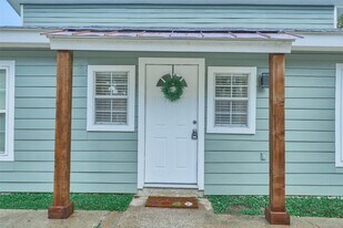 31 Harbour Row Dr in Coldspring, TX - Building Photo