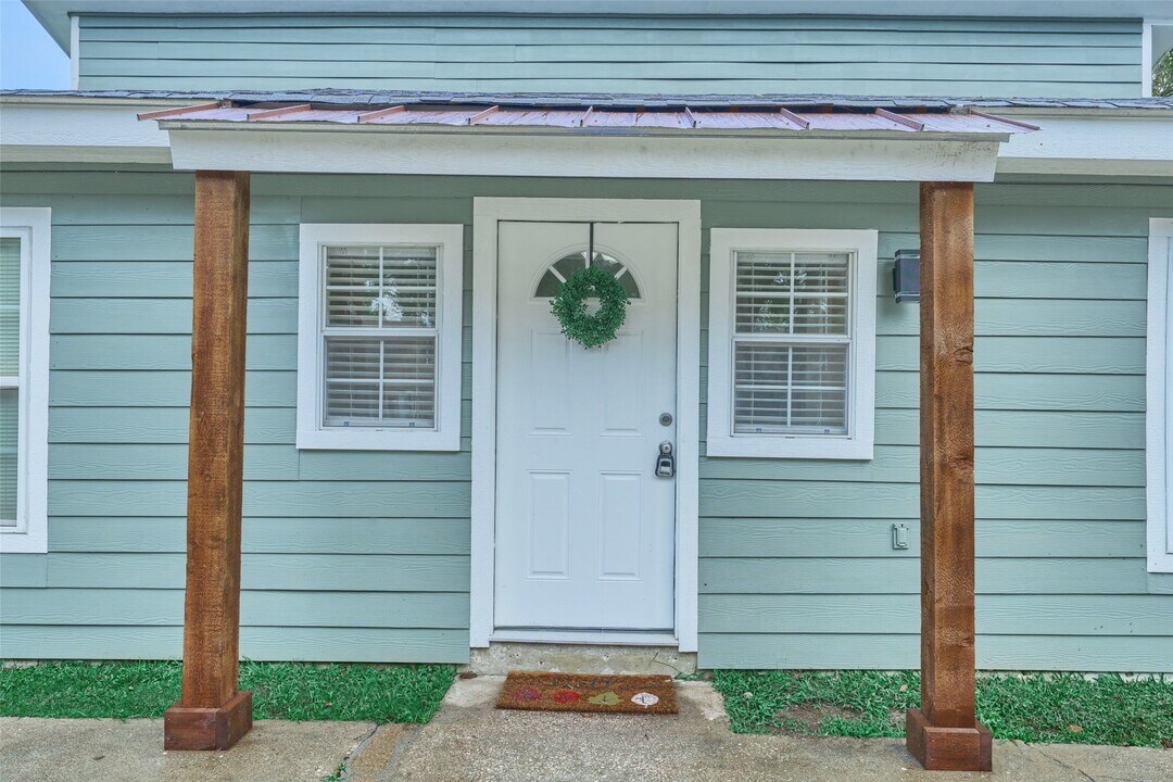 31 Harbour Row Dr in Coldspring, TX - Building Photo