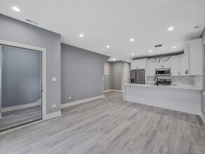1139 S Mozart St, Unit 1 in Chicago, IL - Building Photo - Building Photo