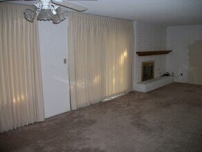 6005 Indian Wells Ave in Bakersfield, CA - Building Photo - Building Photo