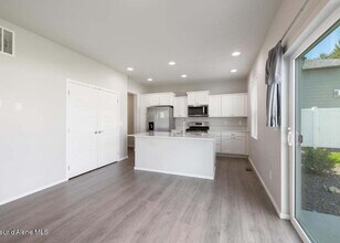 1102 S Best Rd in Spokane Valley, WA - Building Photo - Building Photo