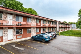 417 Washington St Apartments in Eau Claire, WI - Foto de edificio - Building Photo