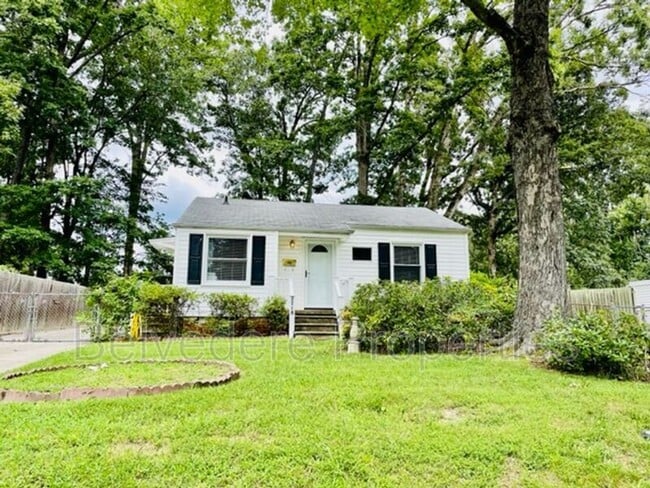 2718 Robin Hood Dr in Greensboro, NC - Building Photo - Building Photo