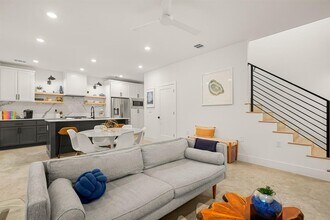 1413 Montopolis Dr in Austin, TX - Building Photo - Building Photo