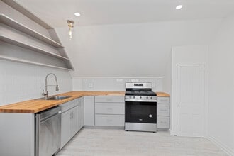 75 W Ashland St, Unit 3rd Floor in Doylestown, PA - Building Photo - Building Photo