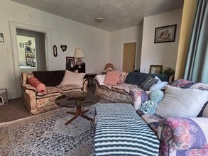 165 W Broadway St, Unit 2 in Winona, MN - Foto de edificio - Building Photo