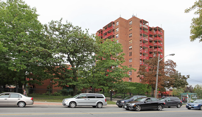 Saranac Apartments in Toronto, ON - Building Photo - Building Photo