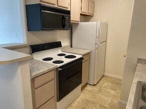 5271 S Lindell Rd in Las Vegas, NV - Building Photo - Building Photo