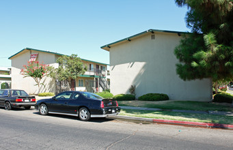 Swiss Colony Apartments in Fresno, CA - Foto de edificio - Building Photo