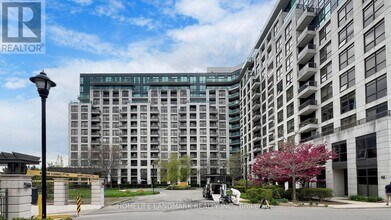 18 Harding Blvd in Richmond Hill, ON - Building Photo - Building Photo