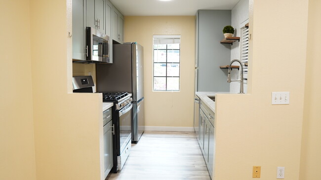 10343 Azuaga Street, Unit 66 in San Diego, CA - Building Photo - Building Photo