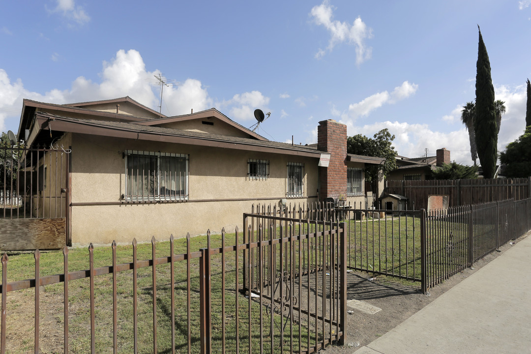 2 Quadruplexes in Pomona, CA - Foto de edificio