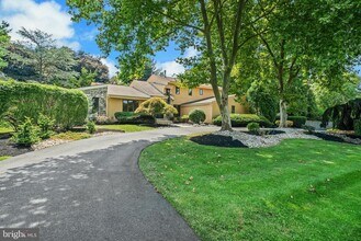 468 Long Ln in Huntingdon Valley, PA - Building Photo - Building Photo