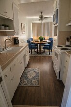 11811 Beverly in Whittier, CA - Foto de edificio - Interior Photo