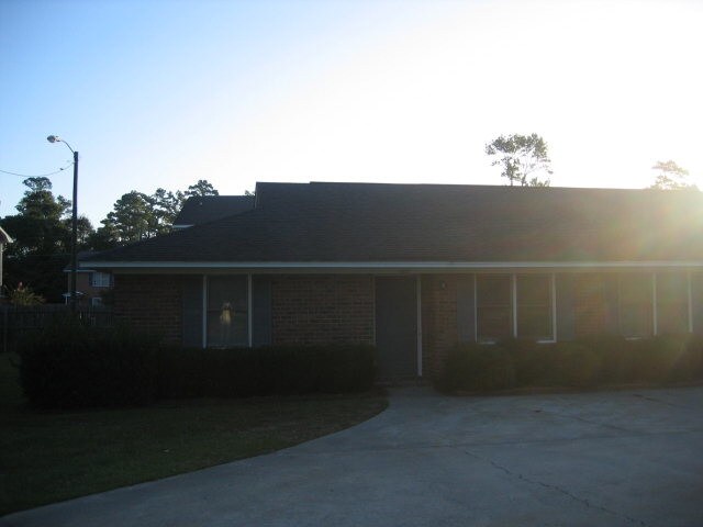 1027 N Guignard Dr in Sumter, SC - Building Photo