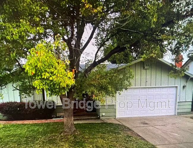 2525 Knightwood Way in Rancho Cordova, CA - Building Photo - Building Photo