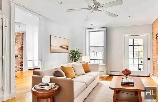 AVENUE B, Unit 11 in New York, NY - Building Photo - Building Photo