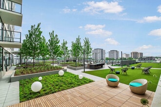 One Oak Brook Commons in Oak Brook, IL - Foto de edificio - Building Photo