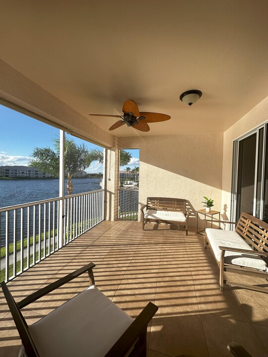 9100 Southmont Cove in Ft. Myers, FL - Foto de edificio