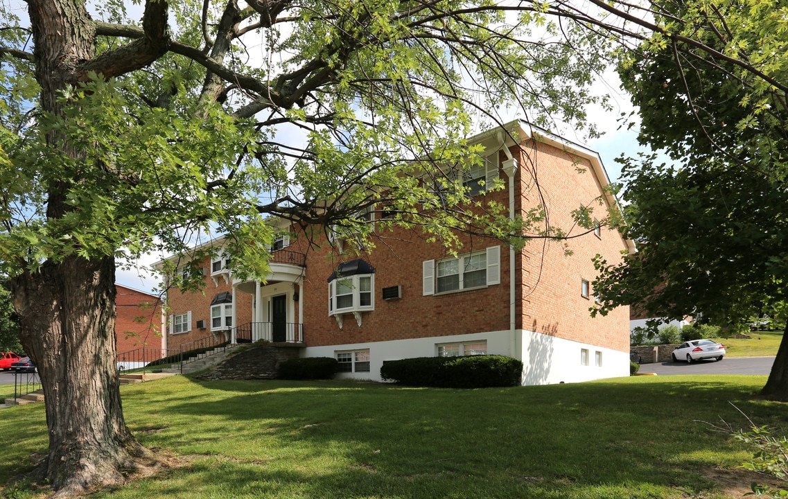 Quail Hollow and Sherwood Knoll Apartments in Fort Mitchell, KY - Foto de edificio