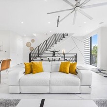 1058 N Victoria Park Rd in Fort Lauderdale, FL - Foto de edificio - Building Photo