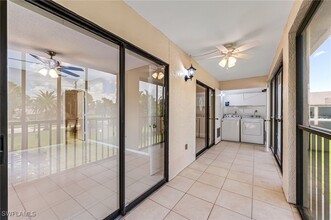9275 Lake Park Dr in Ft. Myers, FL - Building Photo - Building Photo