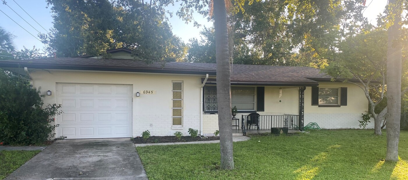 6945 Hibiscus Ave S in South Pasadena, FL - Foto de edificio