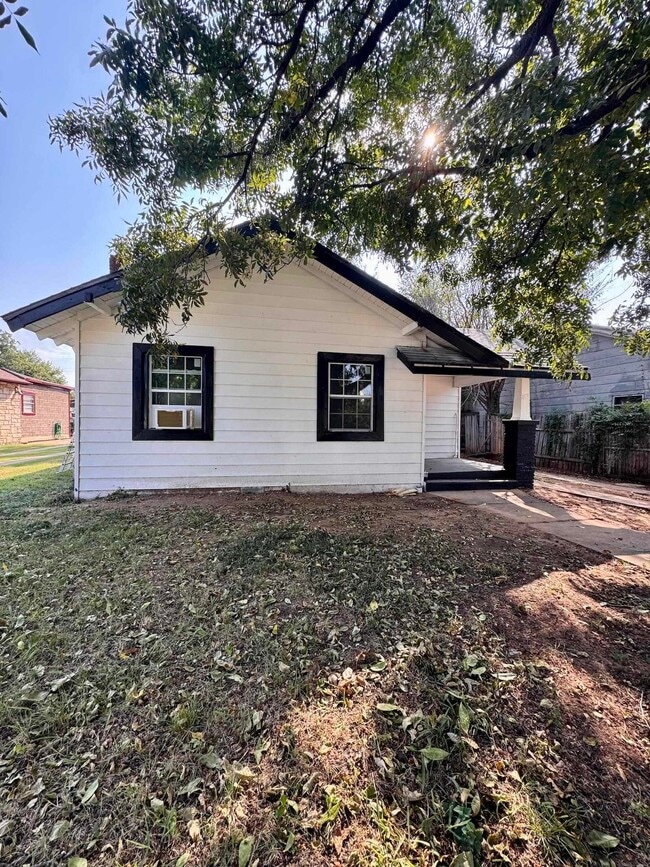 2113 Brown St in Wichita Falls, TX - Building Photo - Building Photo