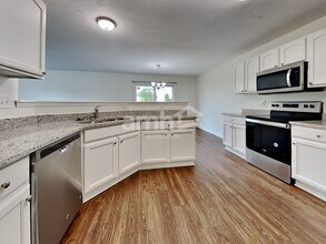 216 Heftner Cir in Maineville, OH - Building Photo - Building Photo