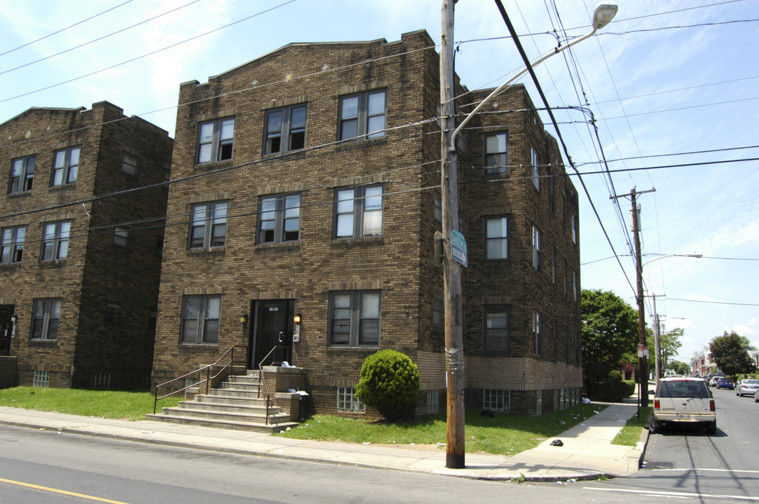 Walnut Hill West in Philadelphia, PA - Building Photo