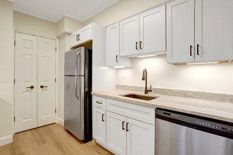 400 Madison St, Unit 806 in Alexandria, VA - Foto de edificio - Building Photo