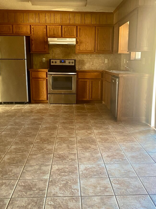 113 Pecan Lake Estate Rd in Monroe, LA - Foto de edificio - Building Photo