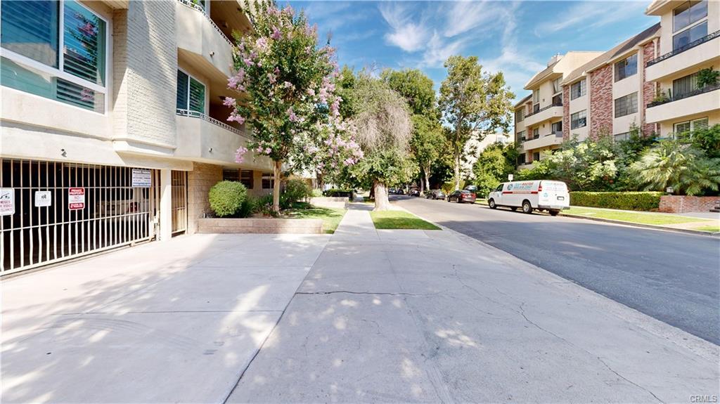 14569 Benefit St in Los Angeles, CA - Building Photo