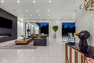 20141 Wells Dr in Los Angeles, CA - Building Photo - Building Photo