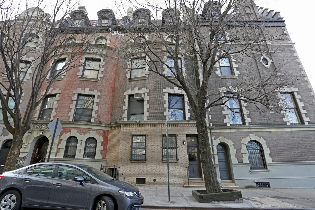 46 Riverside Dr in New York, NY - Building Photo
