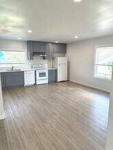 2401 NE 27th St in Renton, WA - Building Photo - Building Photo