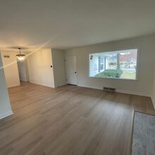 9212 W Michigan St in Milwaukee, WI - Foto de edificio - Building Photo