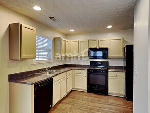 330 Meadows Ln in Canton, GA - Building Photo - Building Photo