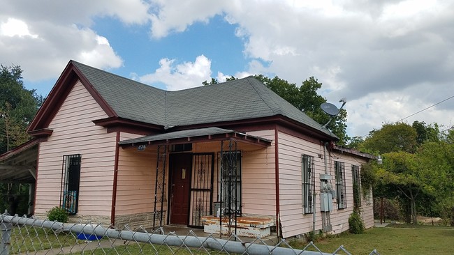 828-830 S Walters in San Antonio, TX - Building Photo - Building Photo