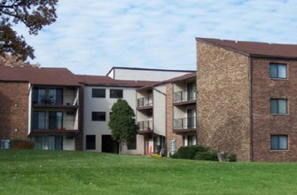 Sherwood Apartments in Aurora, IL - Building Photo - Building Photo