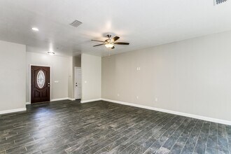815 Hilltop Rd in Mary Esther, FL - Building Photo - Building Photo