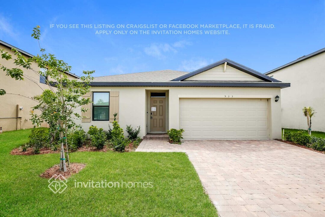 533 Seaspray Dr in Fort Pierce, FL - Building Photo