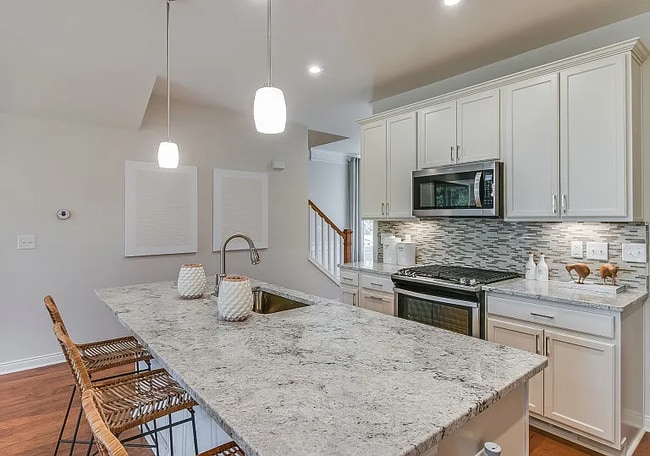 421 Addison Cir in Walled Lake, MI - Foto de edificio - Building Photo